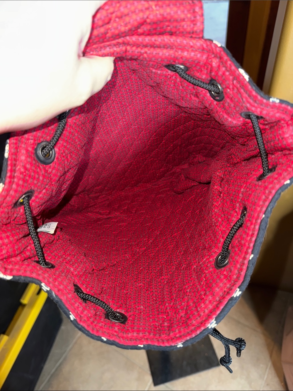 Vera Bradley Vintage Quilted Drawstring Backpack Black Floral Red Trim Rare USA - Picture 9 of 11